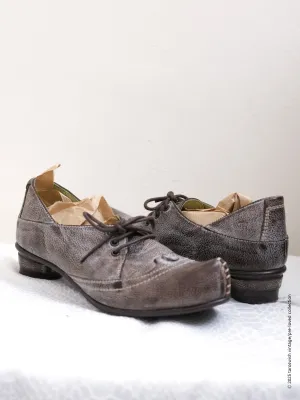 eu37 distressed color shoes